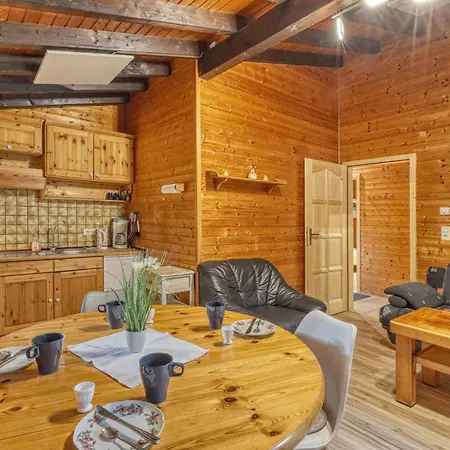 펜션 2 Bedroom Cozy In Merzalben