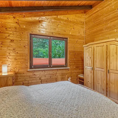 펜션 2 Bedroom Cozy In Merzalben